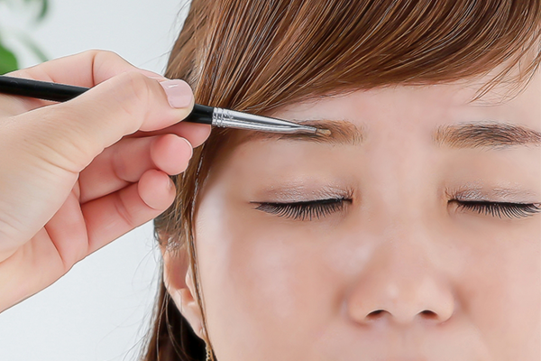 アイブロウスタイリング